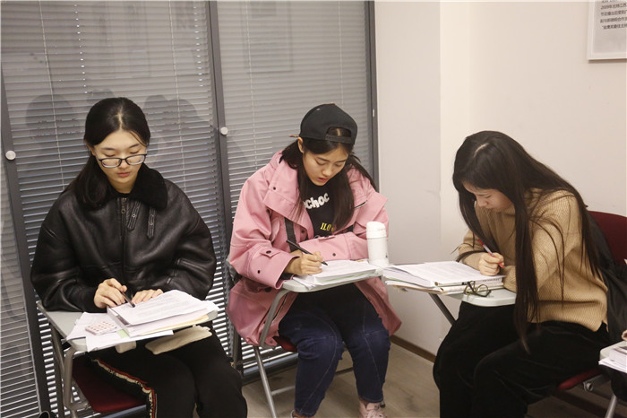 播音主持艺考生怎么考会得高分?