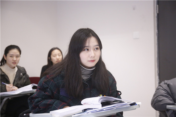 广告配音
